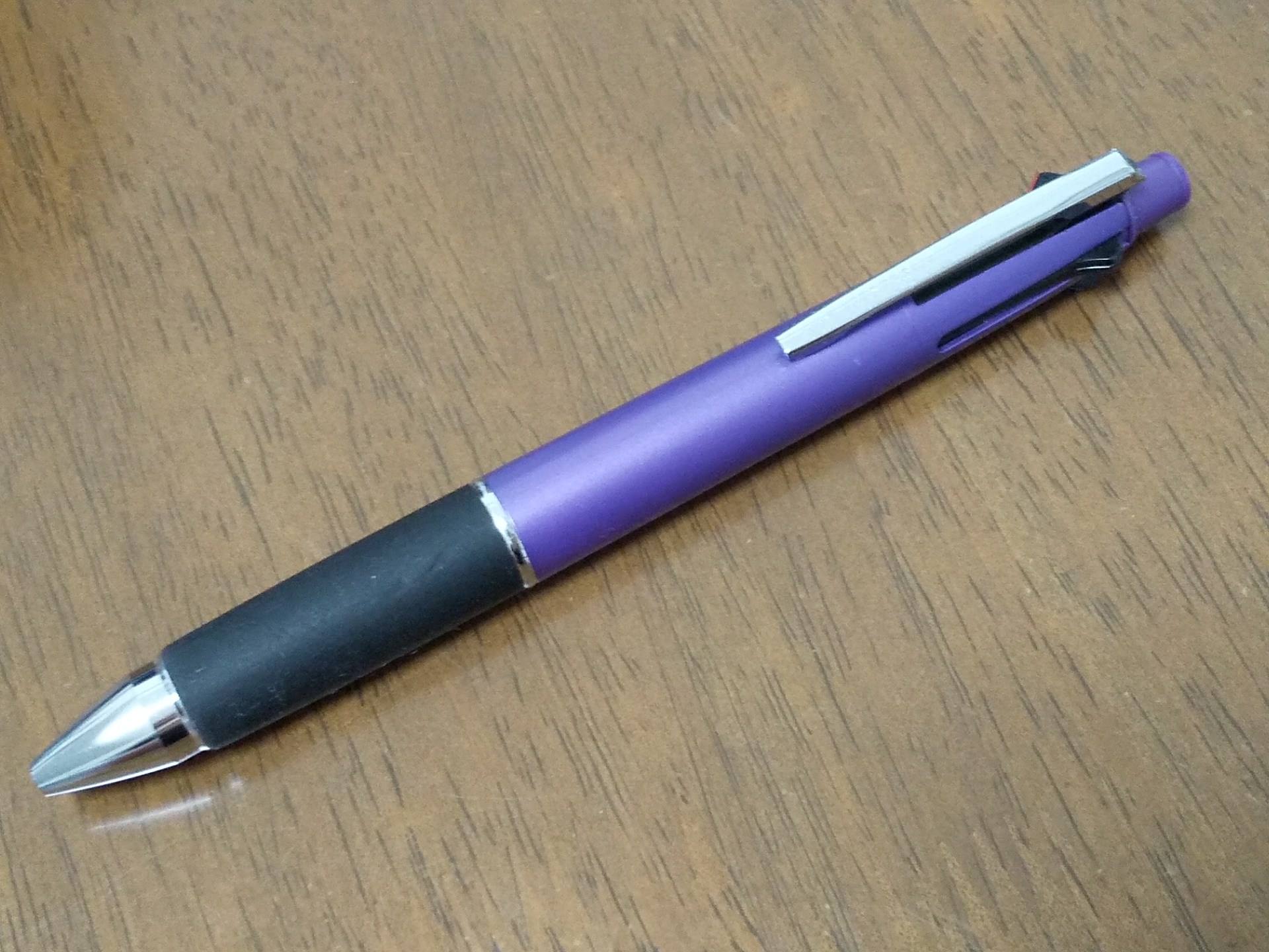 高市首相愛用のメモ用ボールペン