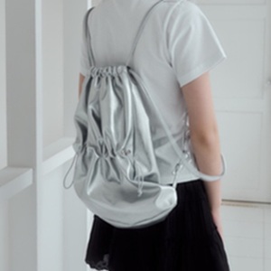 村上佳菜子ぶらり途中下車の旅のリュック