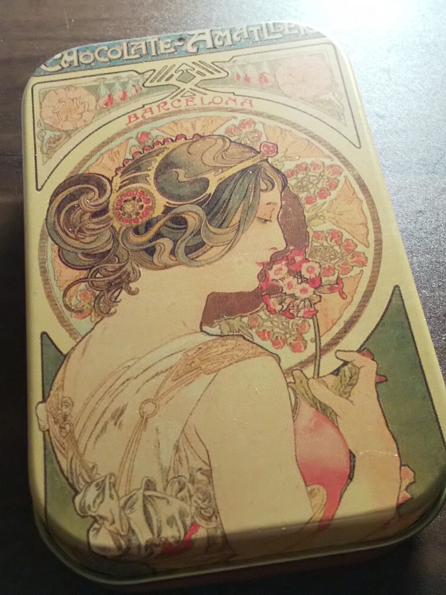 マツコの知らない世界ミュシャ缶