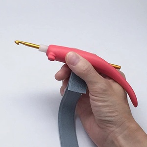 手が不自由な人でも編み物できるかぎ針