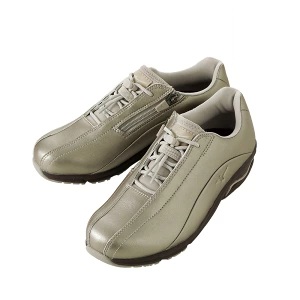 高市早苗首相の爆売れ金色シューズ通販